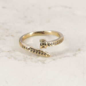 ANILLO CLAVO CIRCONIAS